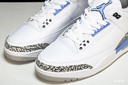 “UNC” RETRO JORDAN CT8532-104 3 AIR WHITE 0830